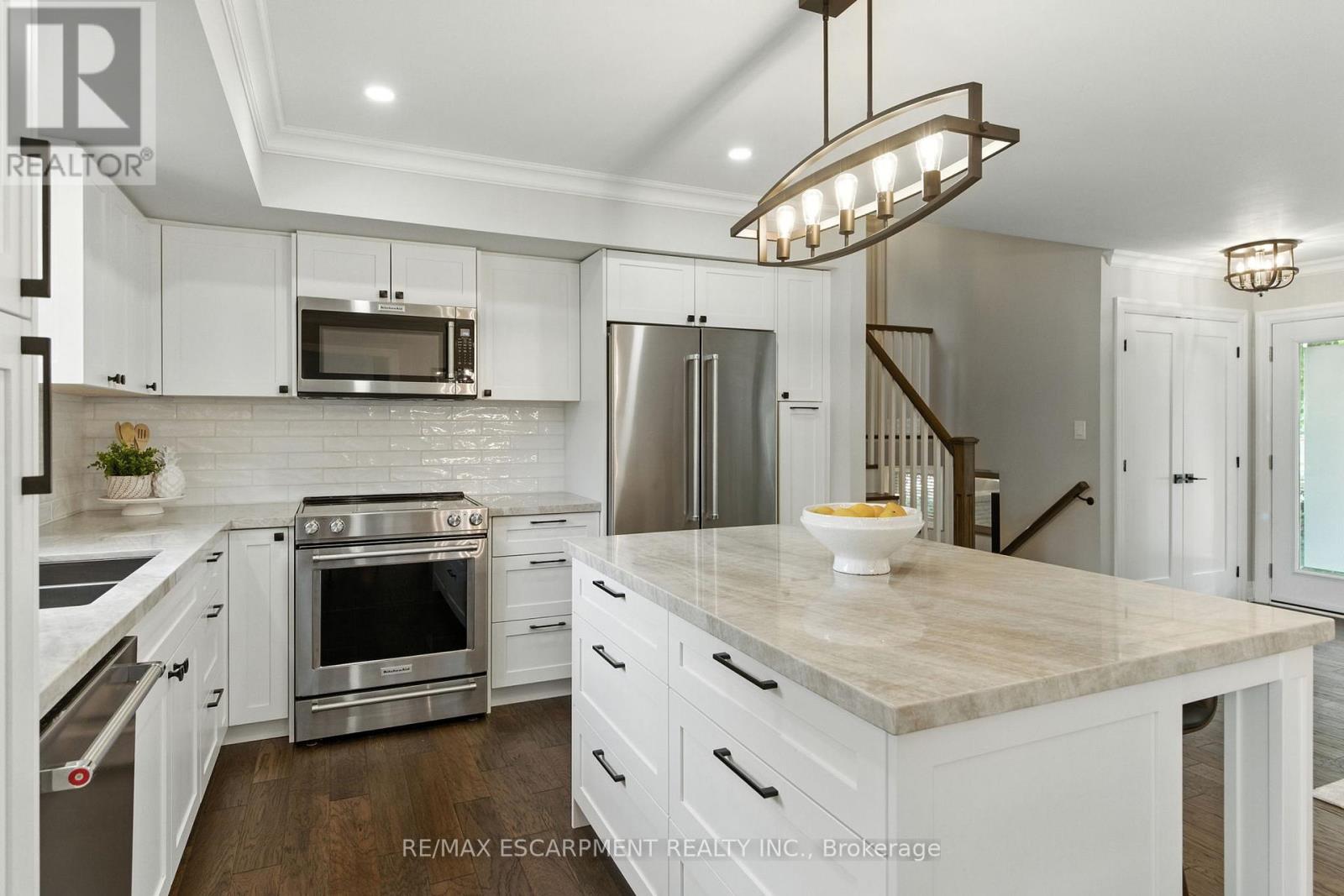 535 Vanguard Crescent, Oakville, Ontario  L6L 5G6 - Photo 12 - W12422441