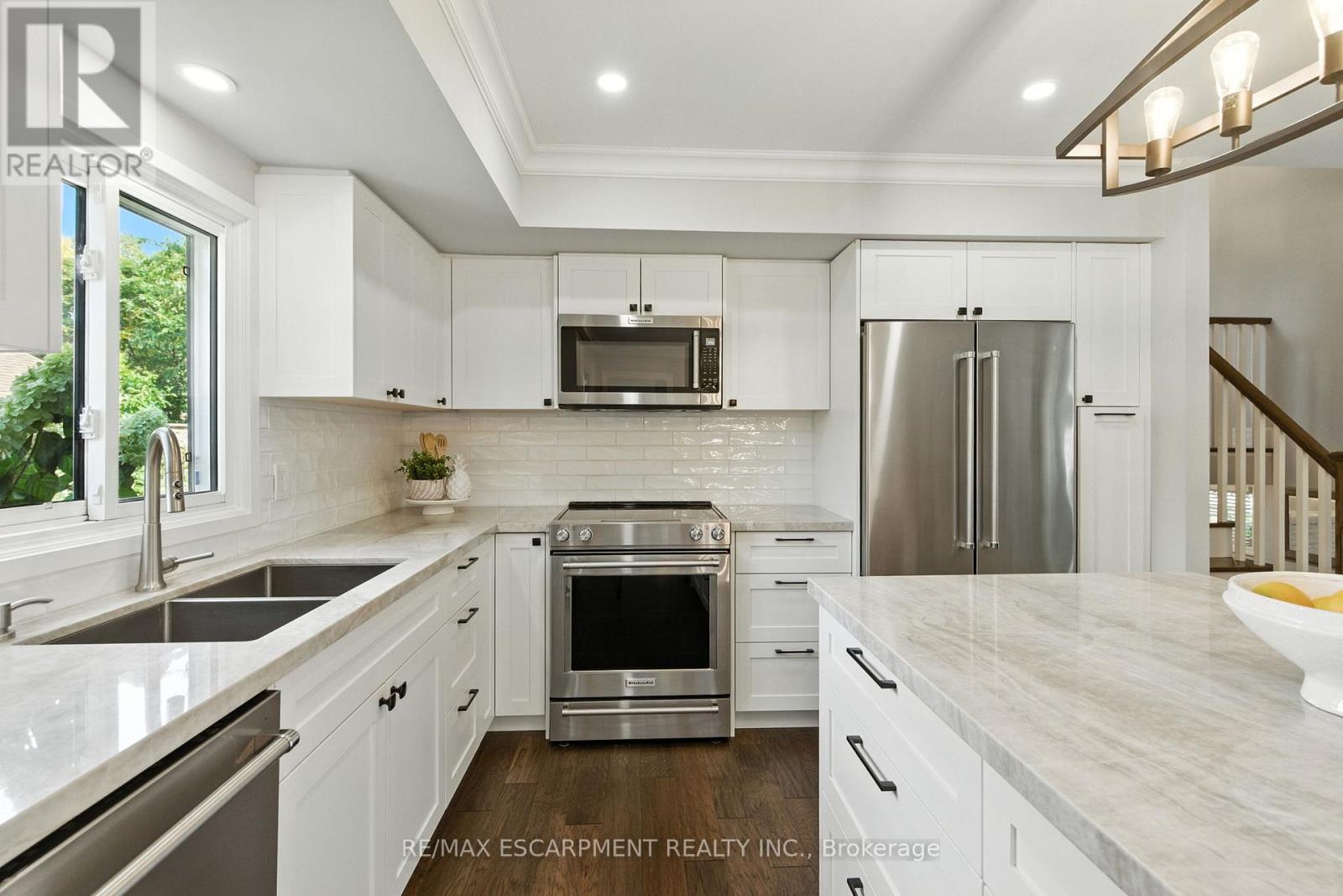 535 Vanguard Crescent, Oakville, Ontario  L6L 5G6 - Photo 13 - W12422441