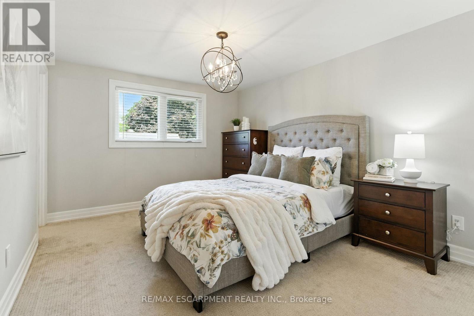 535 Vanguard Crescent, Oakville, Ontario  L6L 5G6 - Photo 19 - W12422441