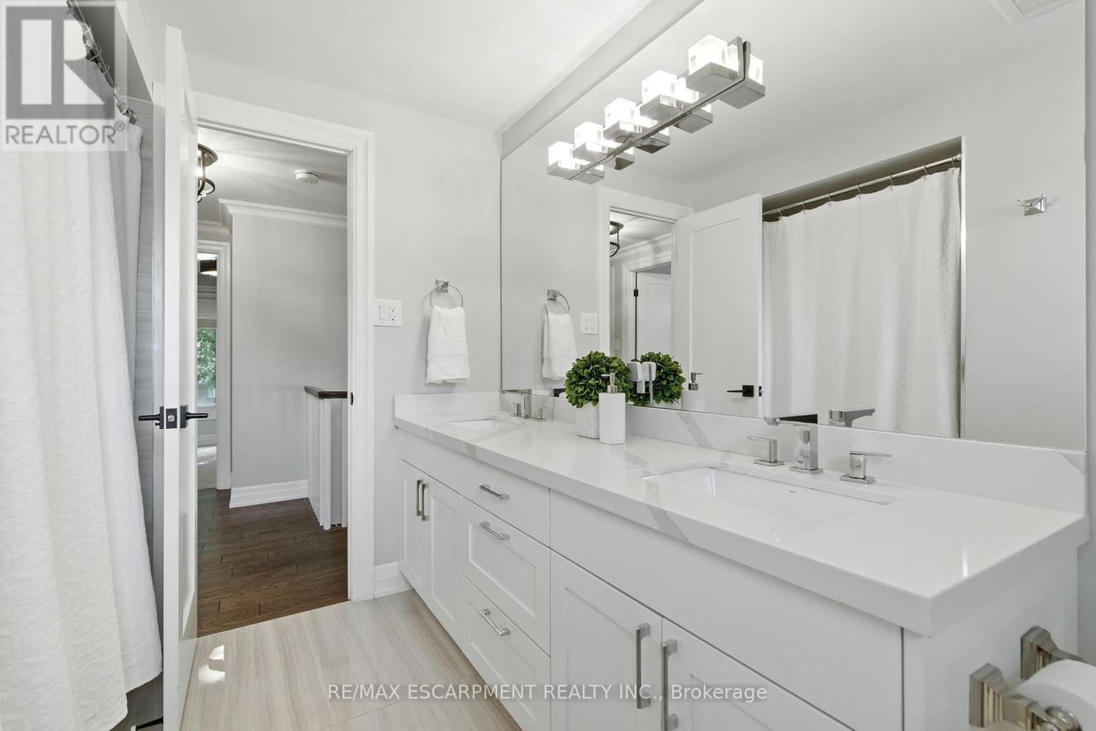535 Vanguard Crescent, Oakville, Ontario  L6L 5G6 - Photo 21 - W12422441