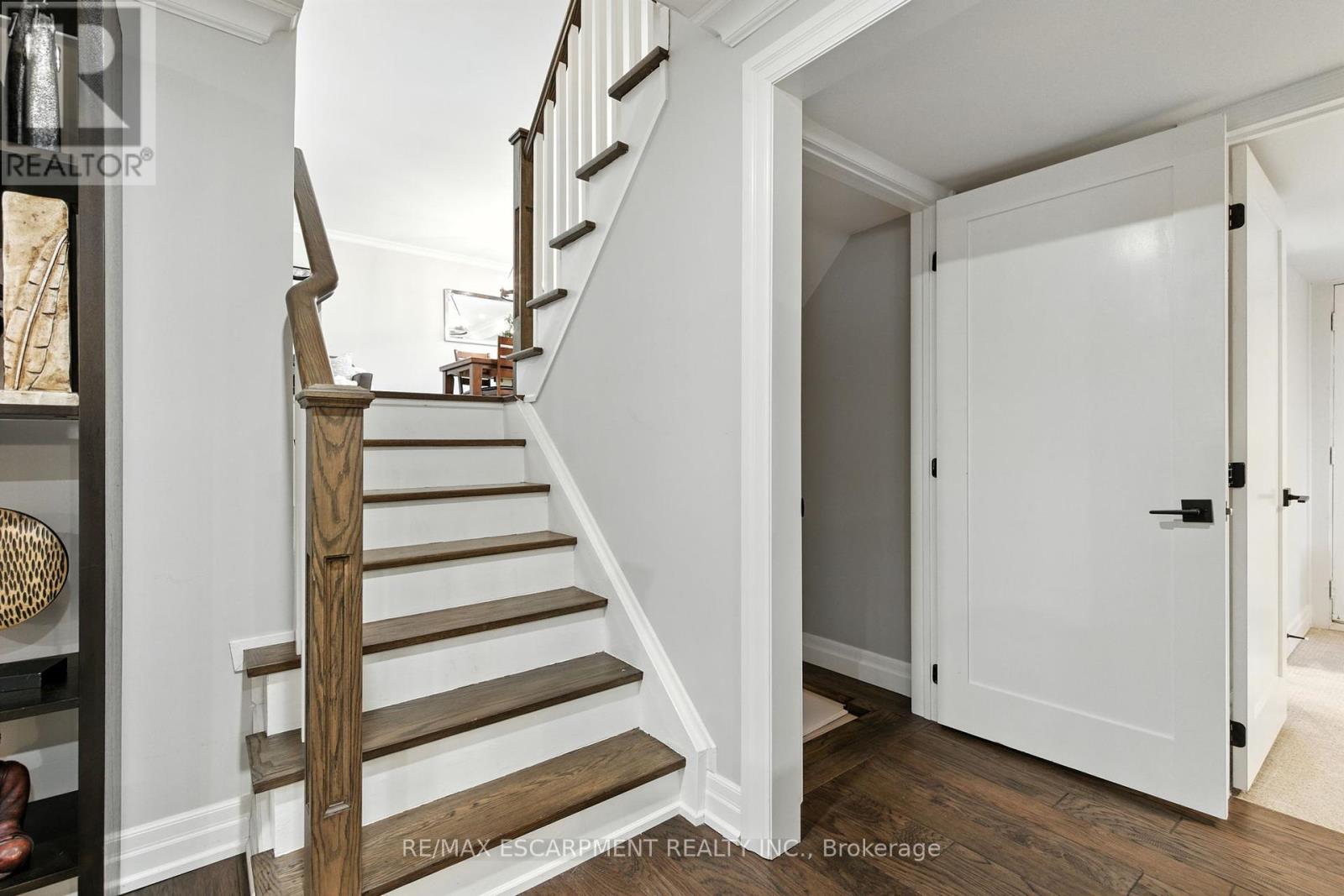 535 Vanguard Crescent, Oakville, Ontario  L6L 5G6 - Photo 27 - W12422441