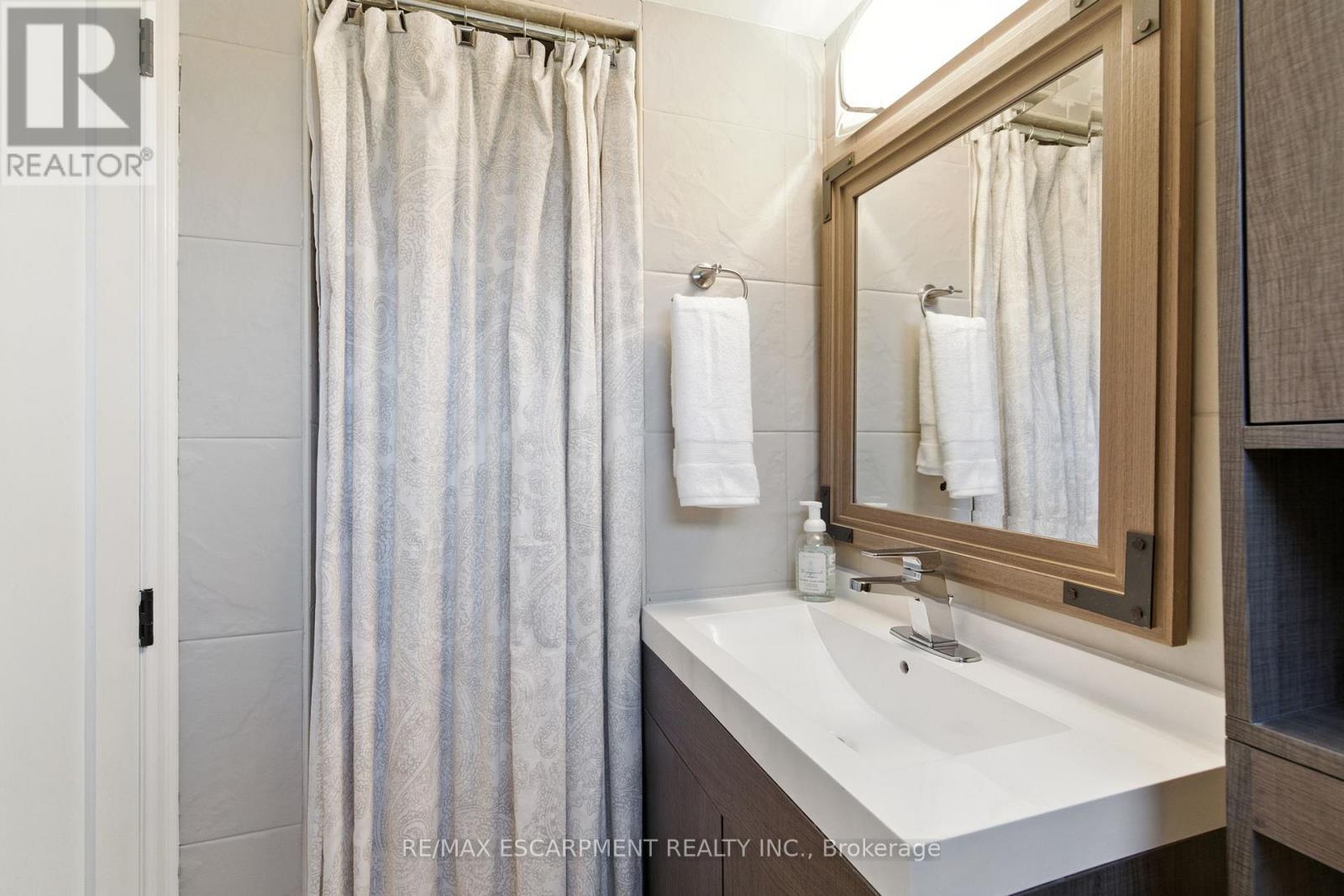 535 Vanguard Crescent, Oakville, Ontario  L6L 5G6 - Photo 34 - W12422441