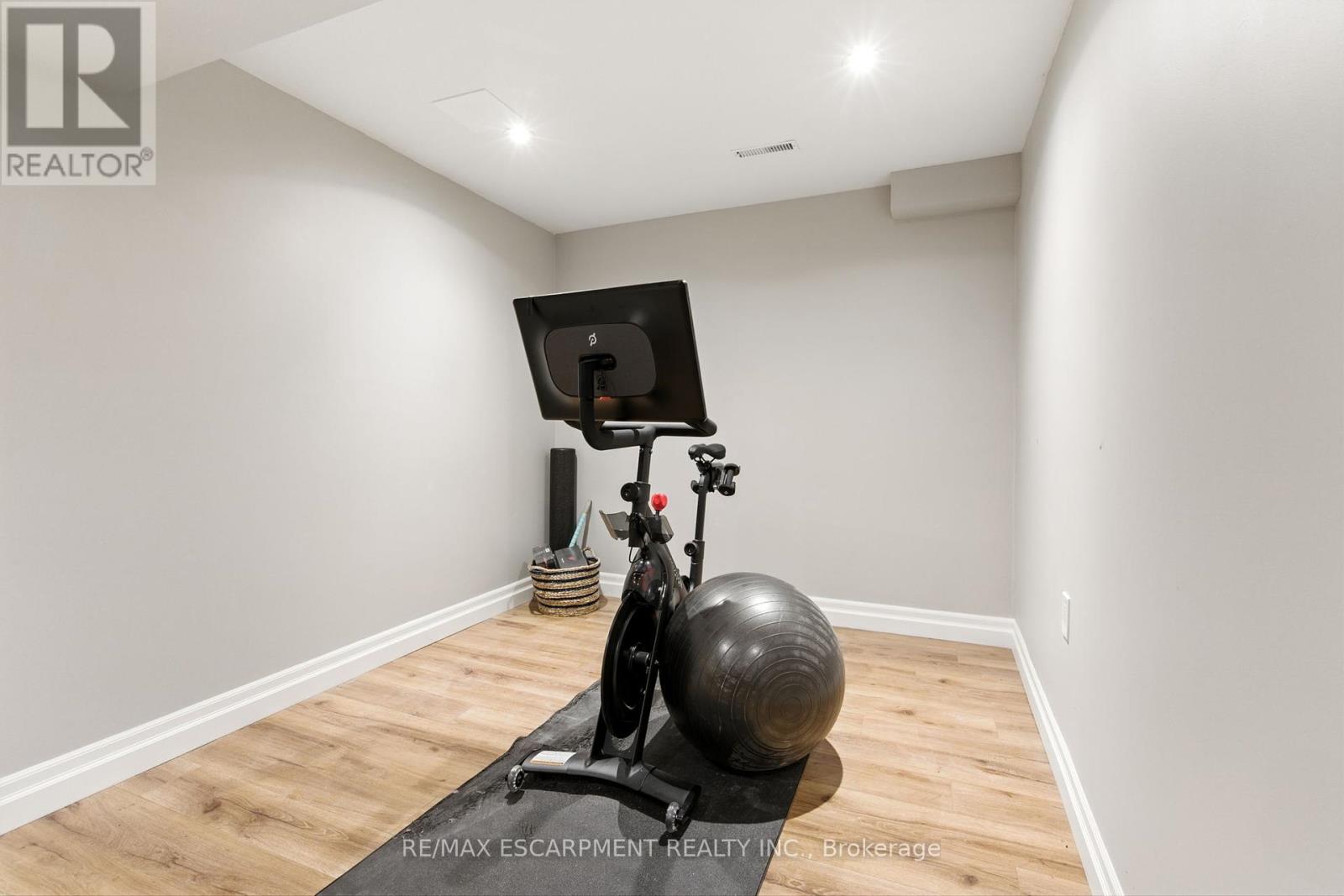 535 Vanguard Crescent, Oakville, Ontario  L6L 5G6 - Photo 39 - W12422441