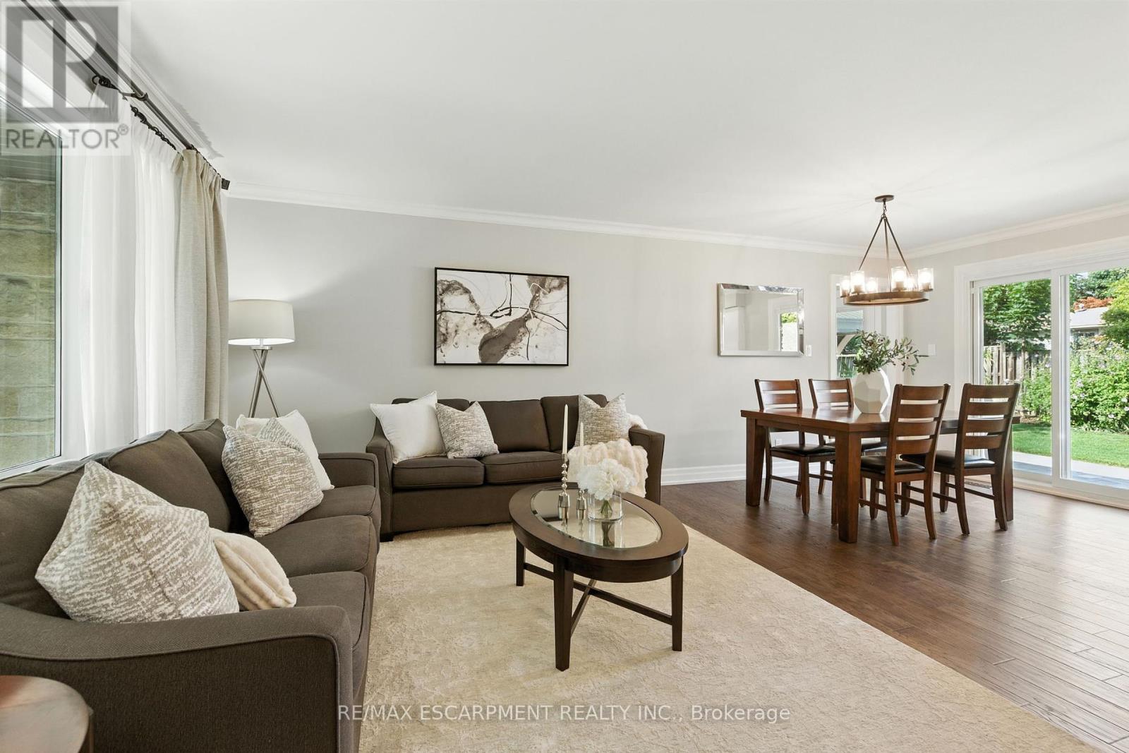 535 Vanguard Crescent, Oakville, Ontario  L6L 5G6 - Photo 7 - W12422441