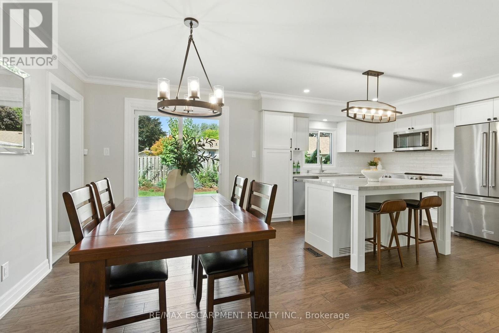 535 Vanguard Crescent, Oakville, Ontario  L6L 5G6 - Photo 9 - W12422441