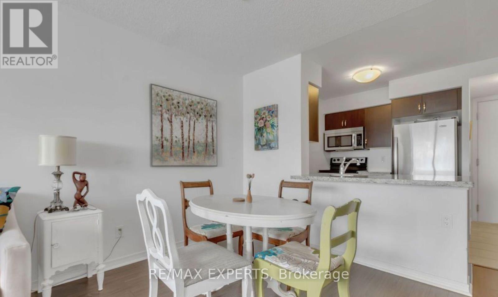 810 - 61 Heintzman Street, Toronto, Ontario  M6P 5A2 - Photo 5 - W12422448