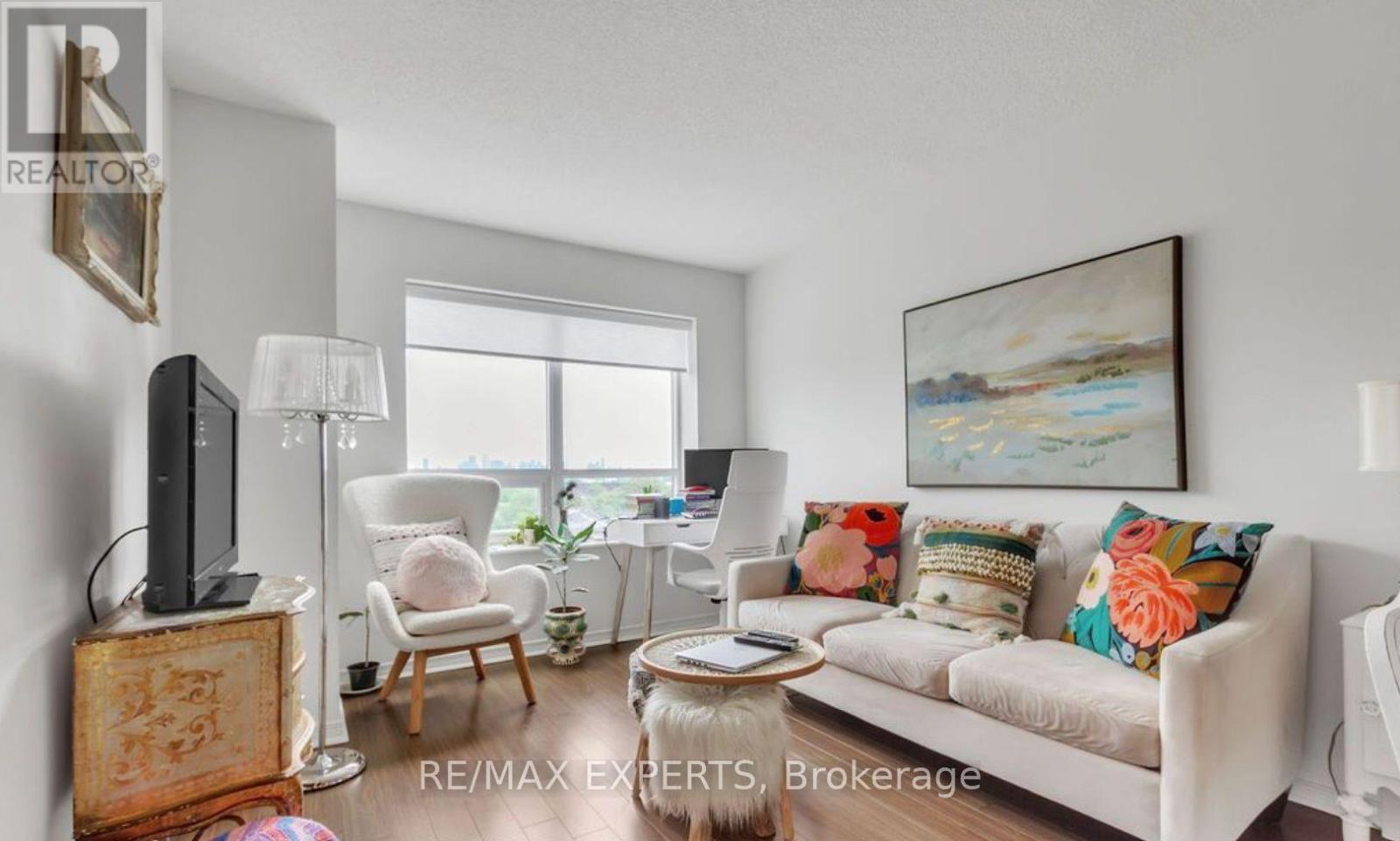 810 - 61 Heintzman Street, Toronto, Ontario  M6P 5A2 - Photo 6 - W12422448