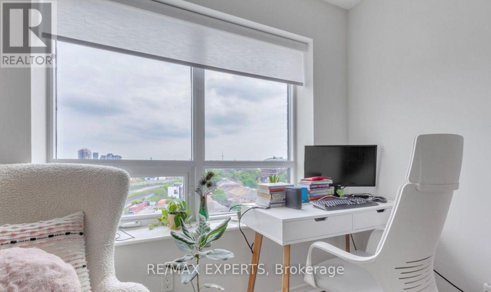 810 - 61 Heintzman Street, Toronto, Ontario  M6P 5A2 - Photo 7 - W12422448