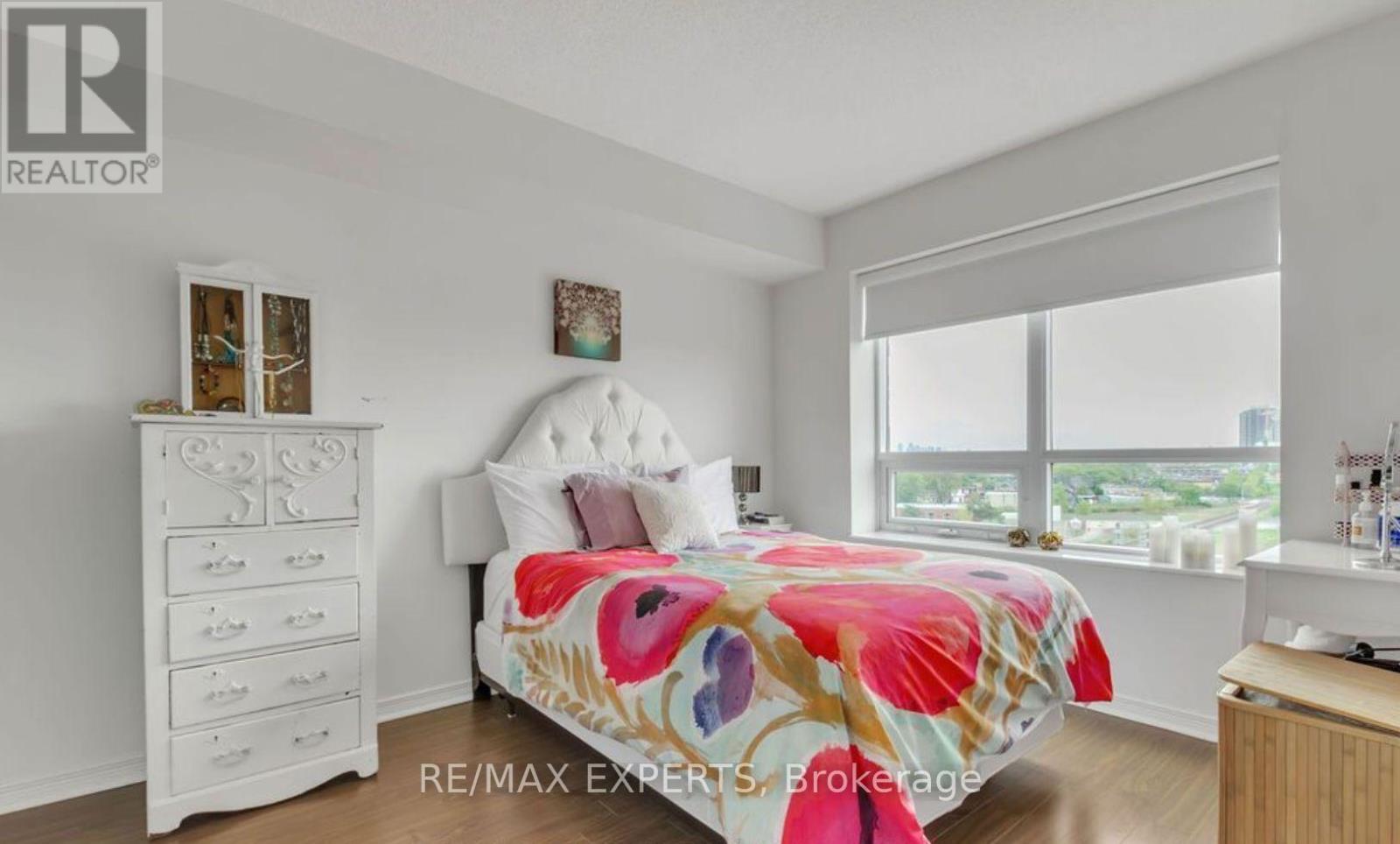 810 - 61 Heintzman Street, Toronto, Ontario  M6P 5A2 - Photo 8 - W12422448