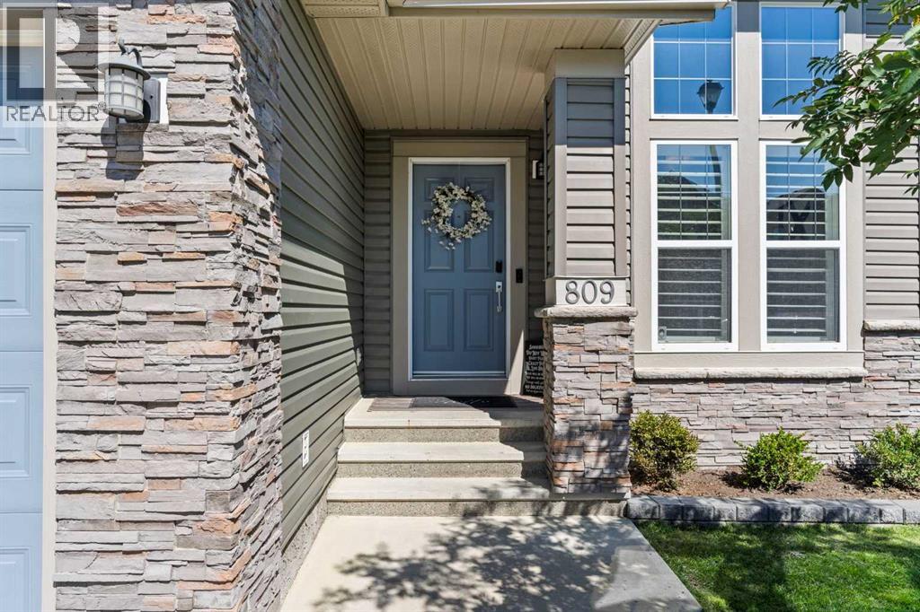 809 Canoe Green Sw, Airdrie, Alberta  T4B 3K6 - Photo 2 - A2247591