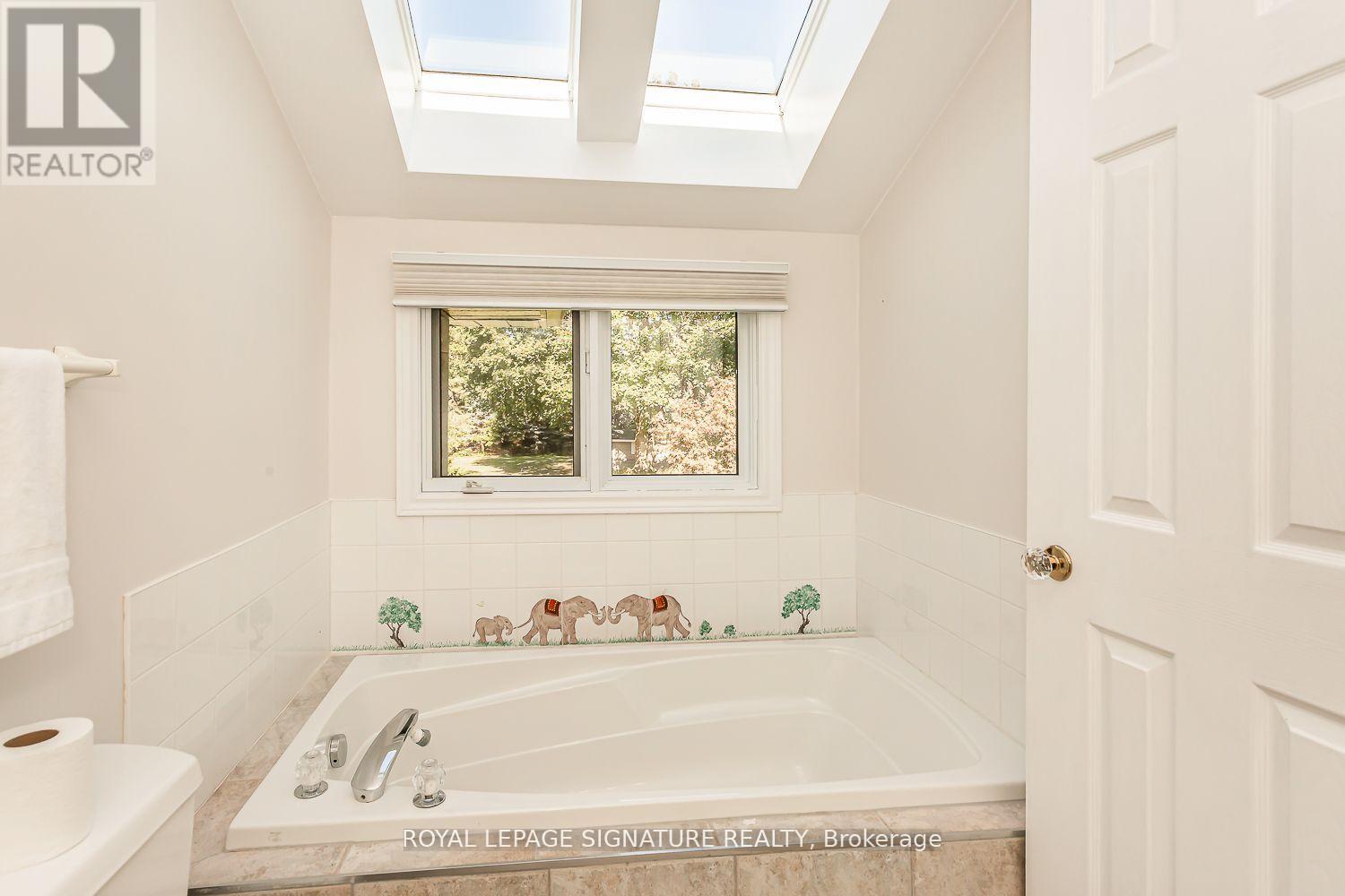 383 Maplehurst Avenue, Oakville, Ontario  L6L 4Y3 - Photo 20 - W12362515