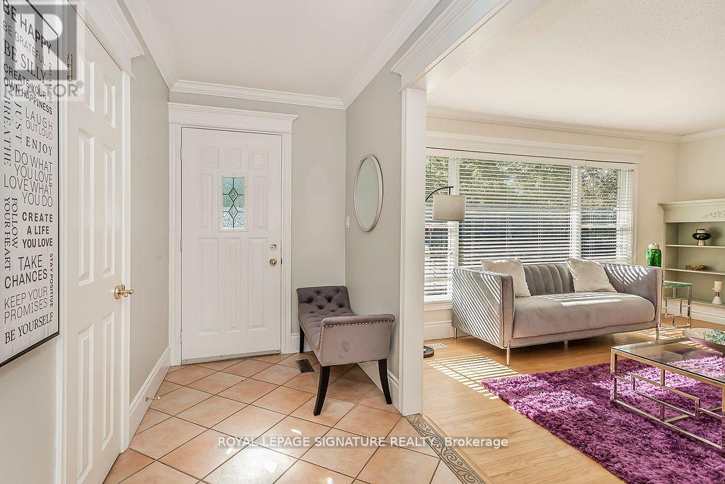 383 Maplehurst Avenue, Oakville, Ontario  L6L 4Y3 - Photo 5 - W12362515