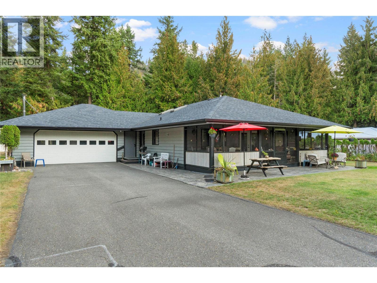 4061 Santa Road, scotch creek, British Columbia