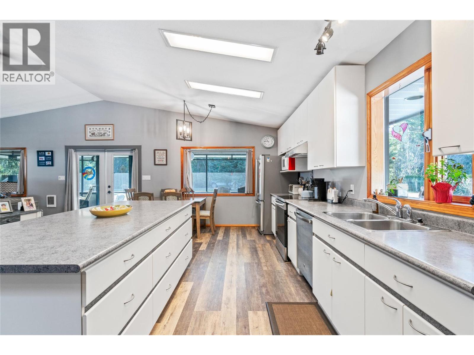 4061 Santa Road, Scotch Creek, British Columbia  V0E 1M6 - Photo 10 - 10363926