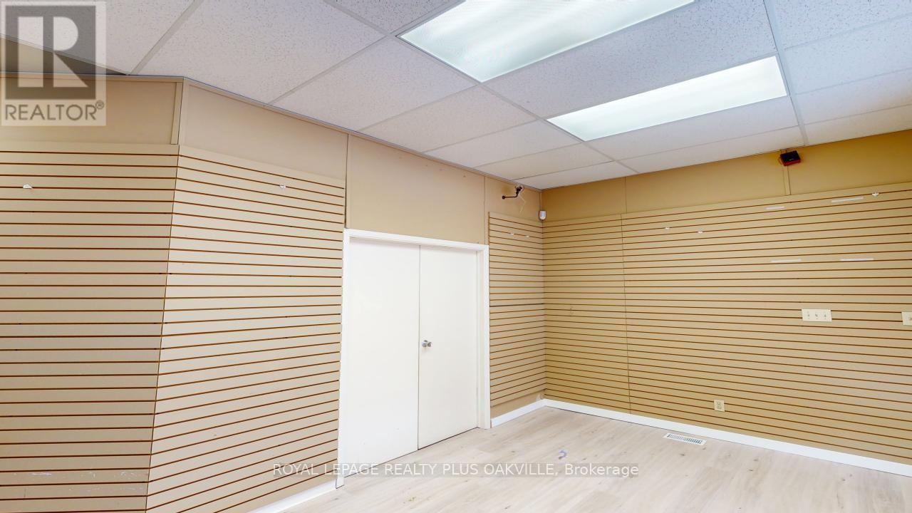 9 Main Street W, Grimsby (Grimsby East), Ontario  L3M 1M7 - Photo 4 - X12422344