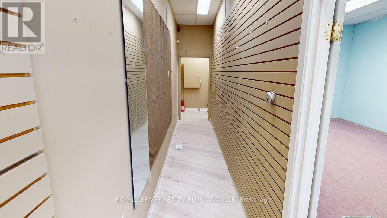 9 Main Street W, Grimsby (Grimsby East), Ontario  L3M 1M7 - Photo 9 - X12422344
