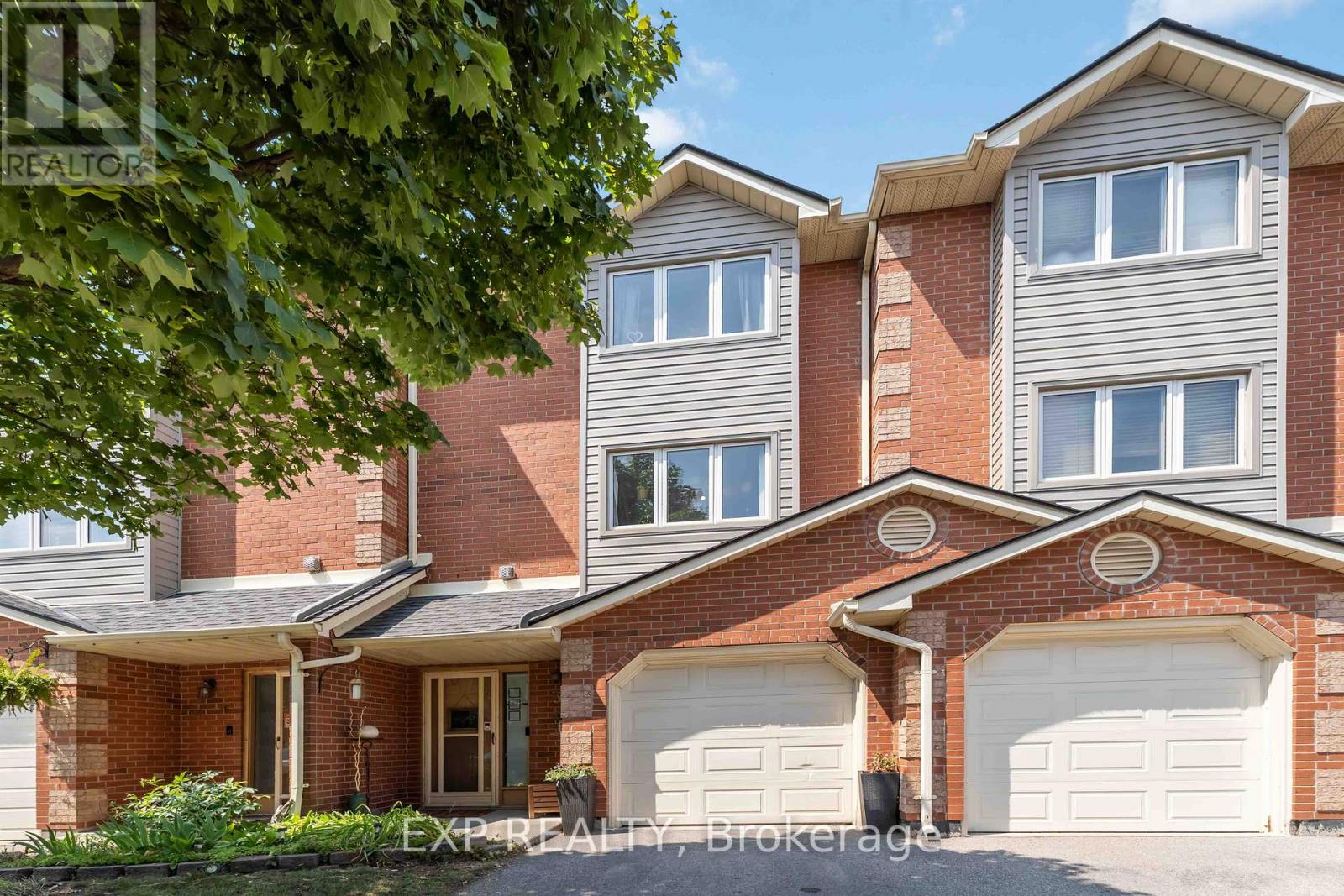 37 - 72 Stone Church Road W, Hamilton, Ontario  L9B 2H6 - Photo 2 - X12422371