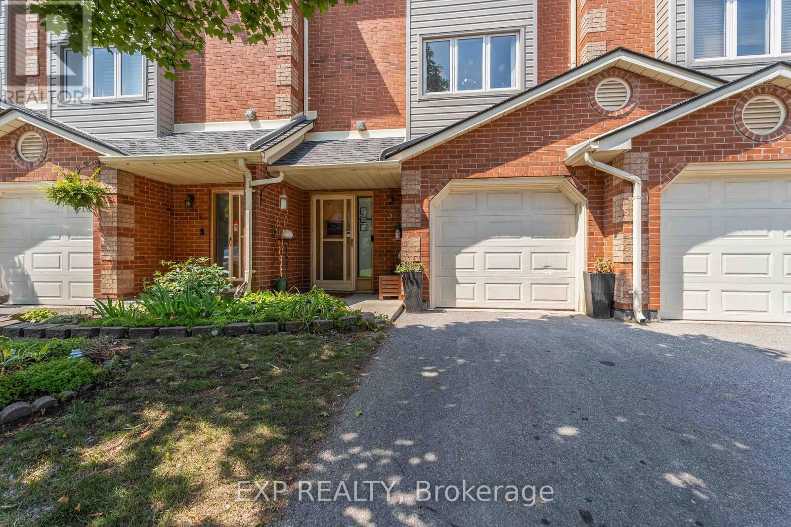 37 - 72 Stone Church Road W, Hamilton, Ontario  L9B 2H6 - Photo 3 - X12422371