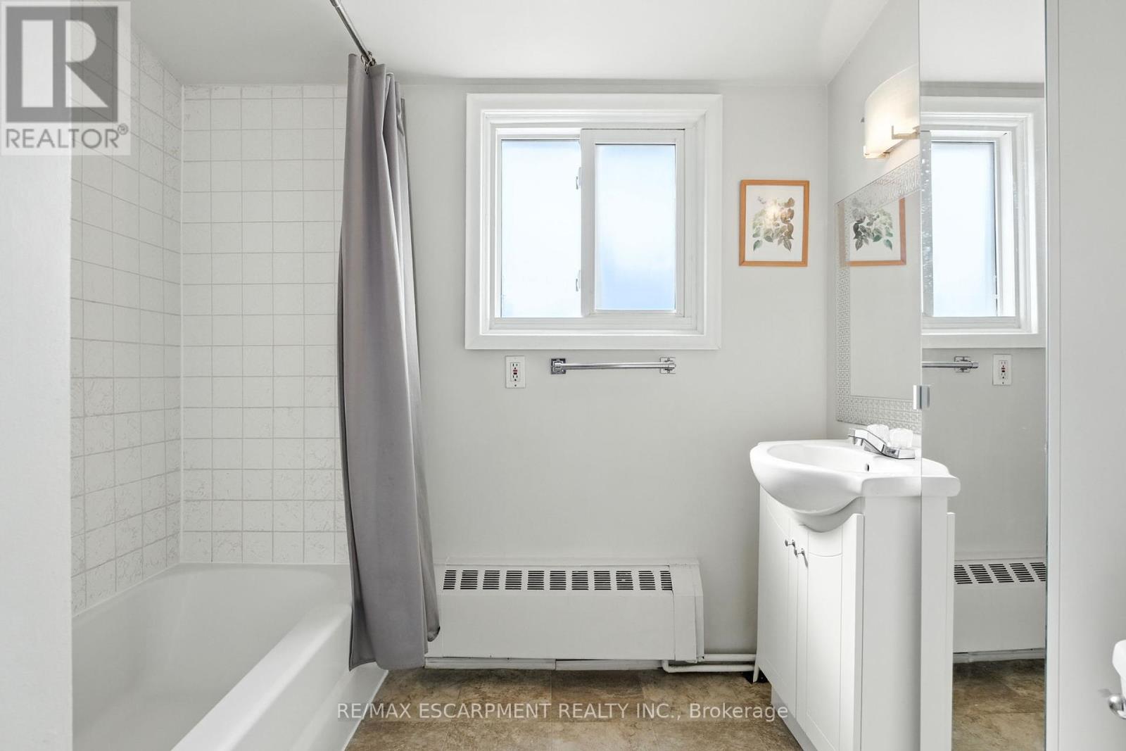 57 Highcliffe Avenue, Hamilton, Ontario  L9A 3L3 - Photo 34 - X12422392