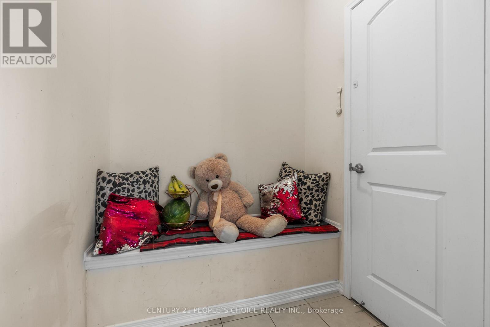8670 Chickory Trail, Niagara Falls, Ontario  L2H 3S5 - Photo 13 - X12422421