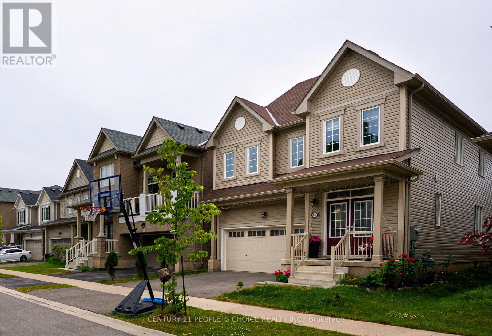 8670 Chickory Trail, Niagara Falls, Ontario  L2H 3S5 - Photo 2 - X12422421