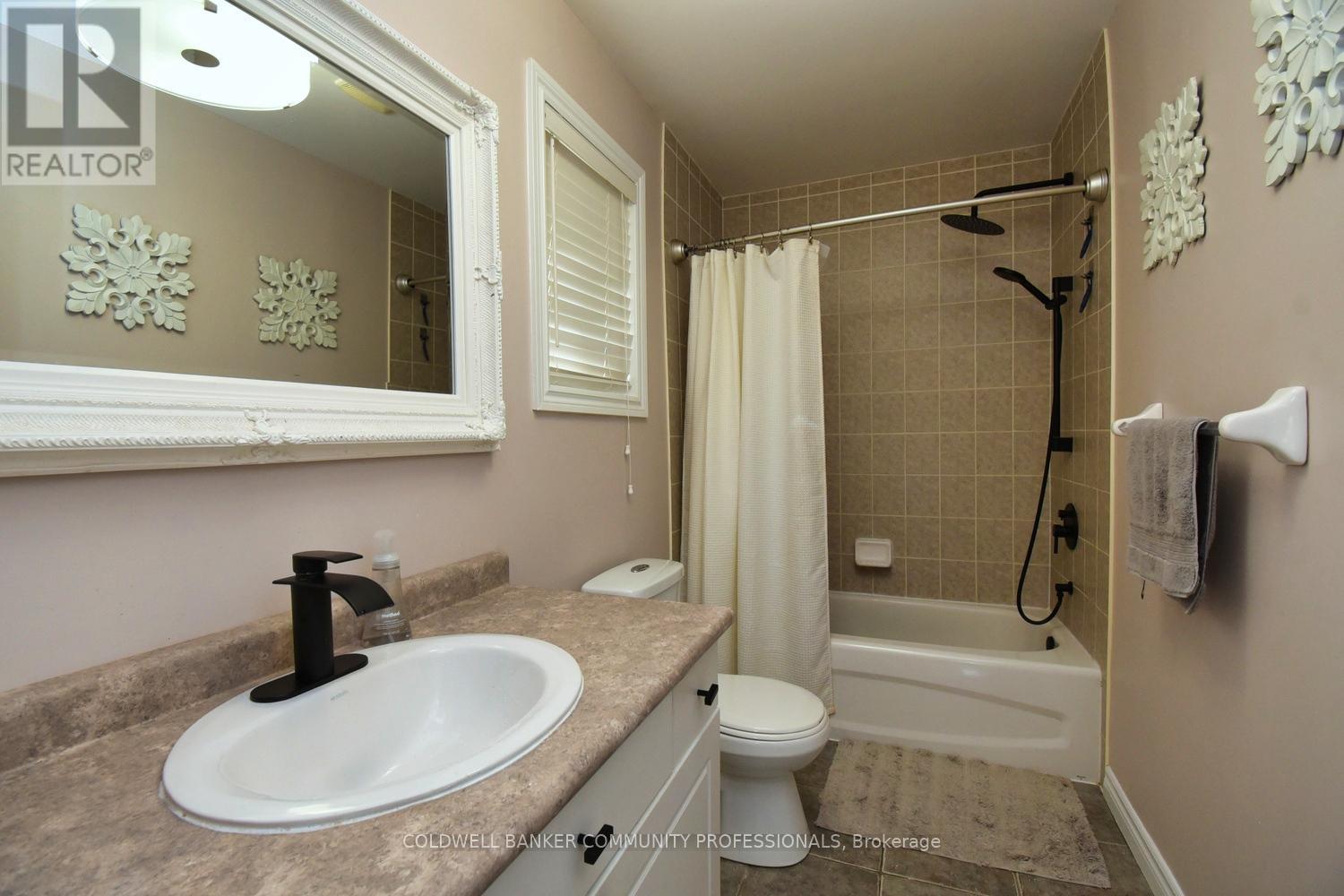 159 Thames Way, Hamilton, Ontario L0R 1W0 - Photo 27 - X12422440