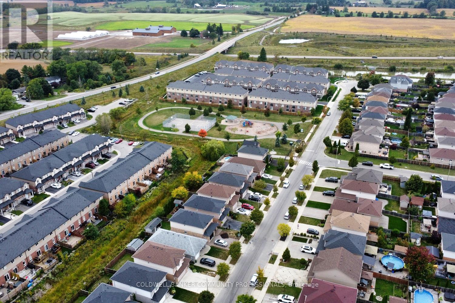 159 Thames Way, Hamilton, Ontario L0R 1W0 - Photo 3 - X12422440