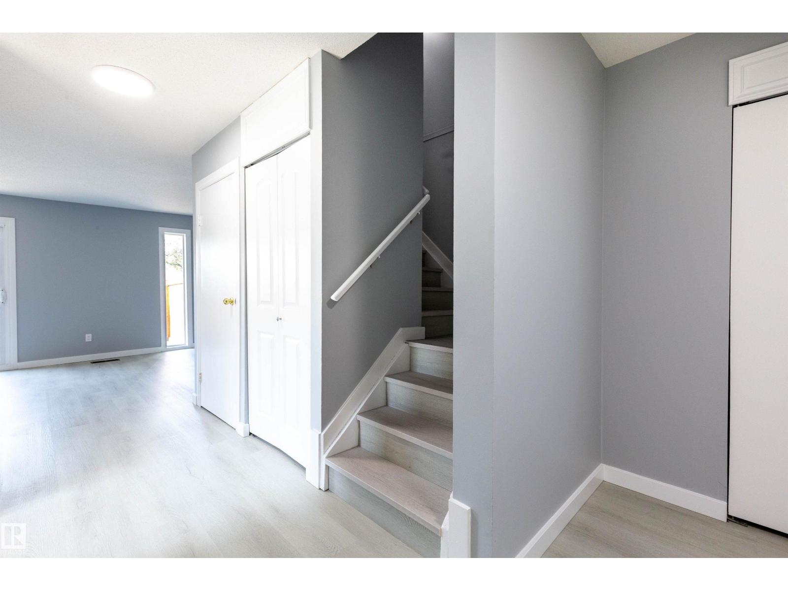 547 Dunluce Rd Nw, Edmonton, Alberta  T5X 4P4 - Photo 4 - E4459128