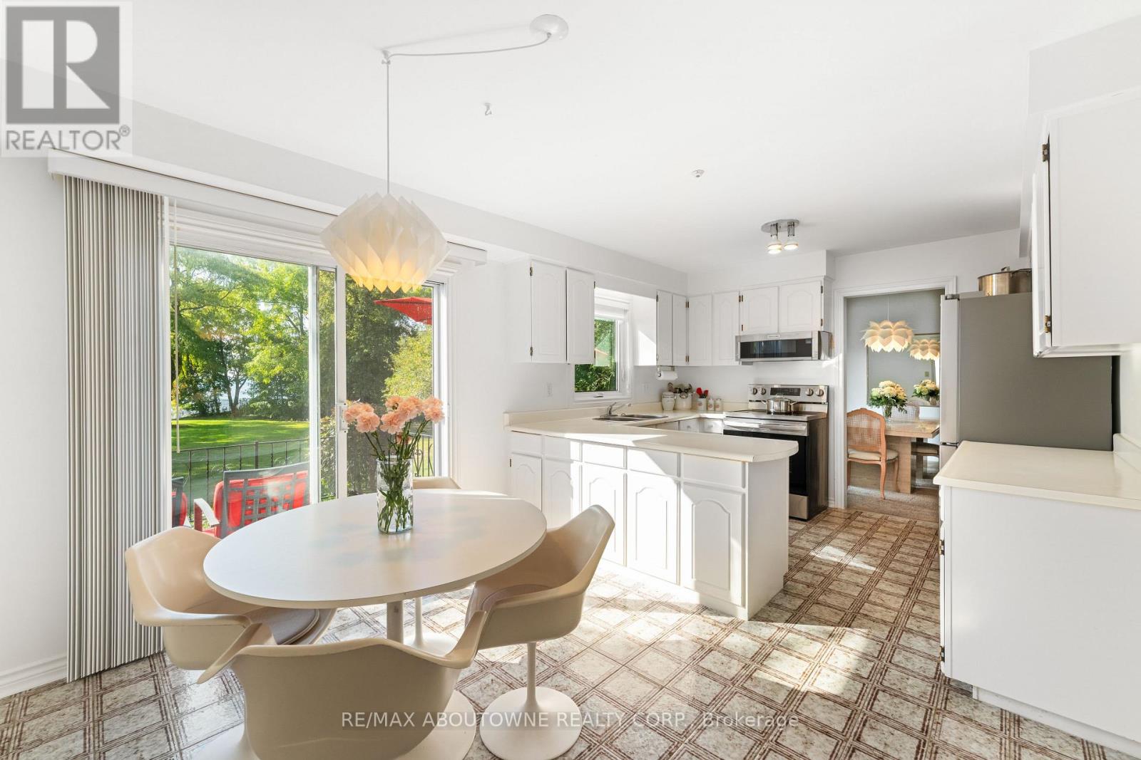 20 Arkendo Drive, Oakville (Fd Ford), Ontario  L6J 5T9 - Photo 13 - W12416294