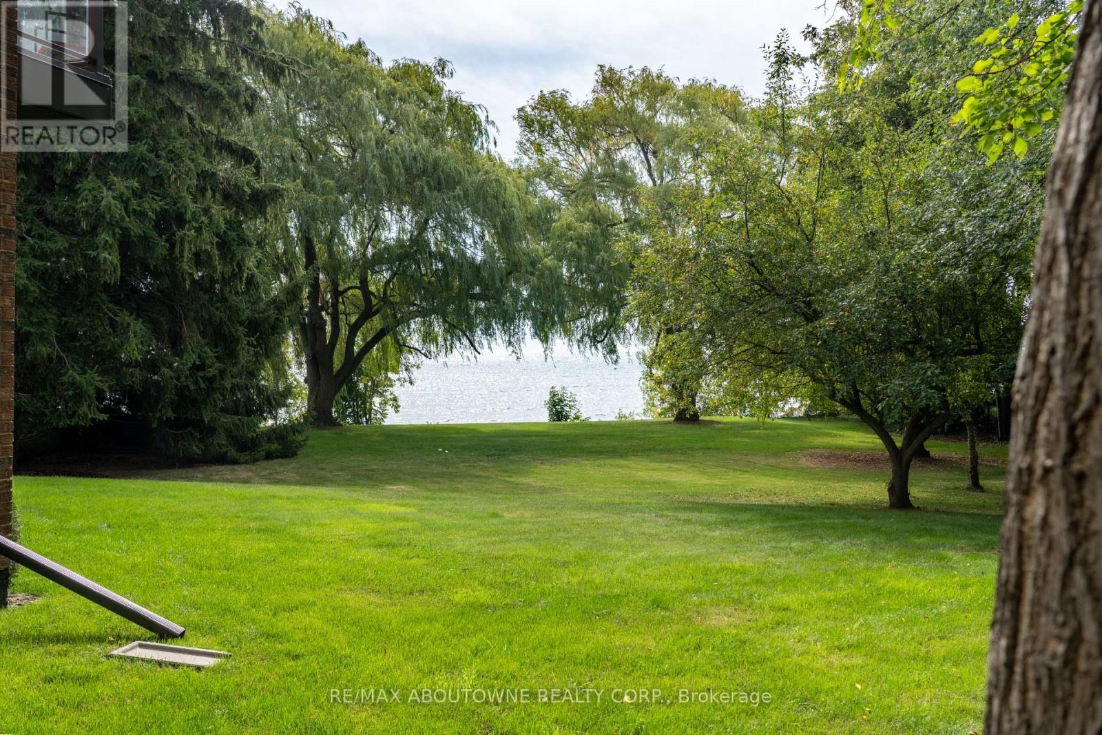 20 Arkendo Drive, Oakville (Fd Ford), Ontario  L6J 5T9 - Photo 4 - W12416294