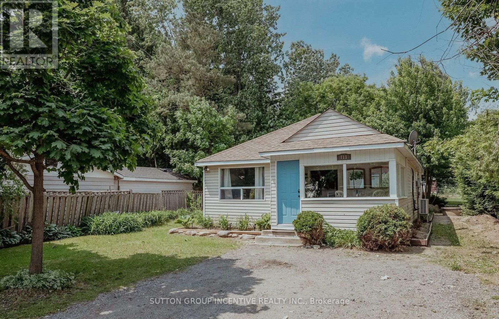 711 INNISFIL BEACH ROAD, Innisfil, Ontario