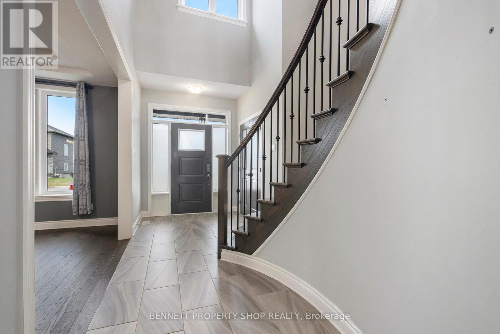 110 Talos Circle, Ottawa, Ontario  K0A 2Z0 - Photo 4 - X12422156