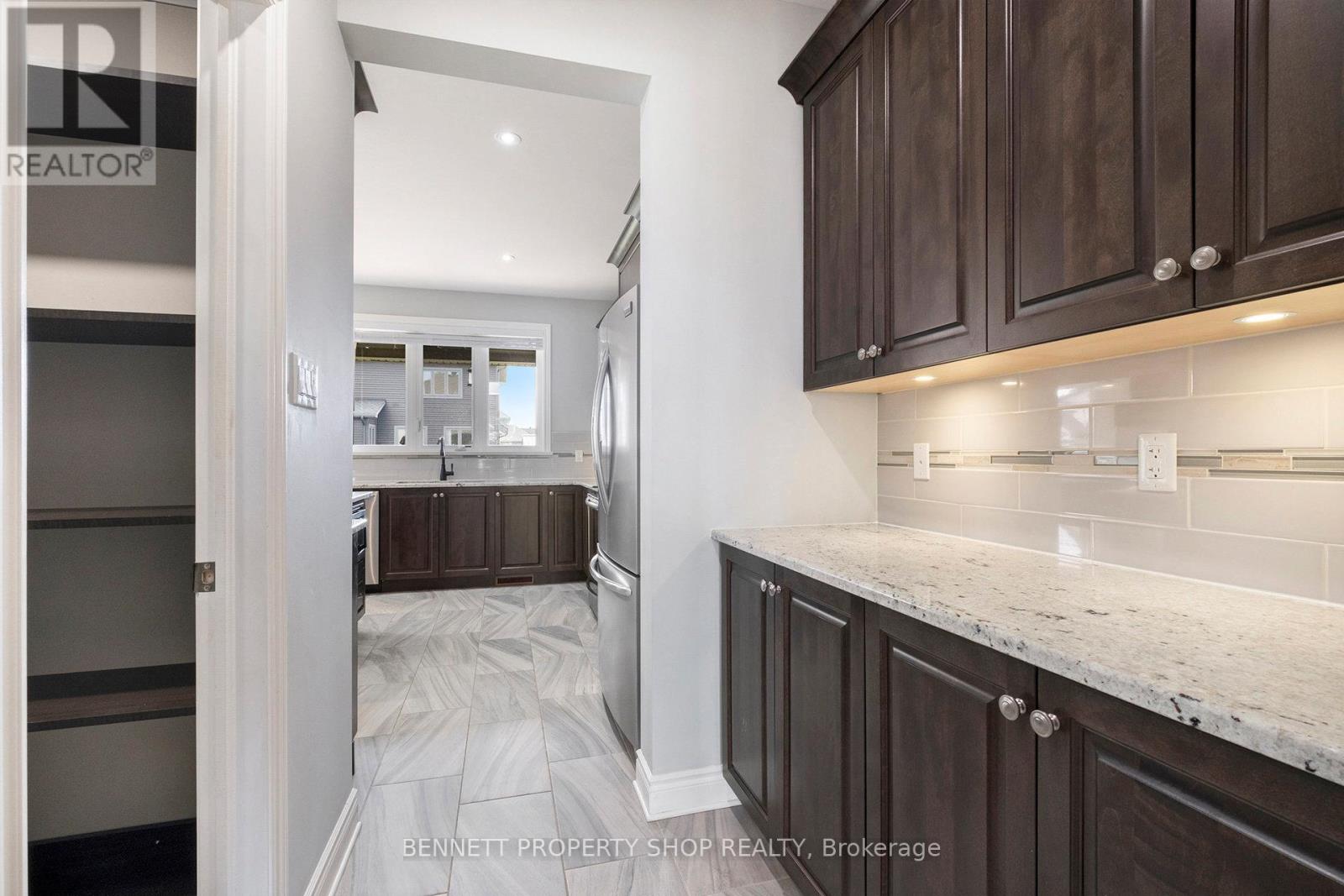 110 Talos Circle, Ottawa, Ontario  K0A 2Z0 - Photo 9 - X12422156