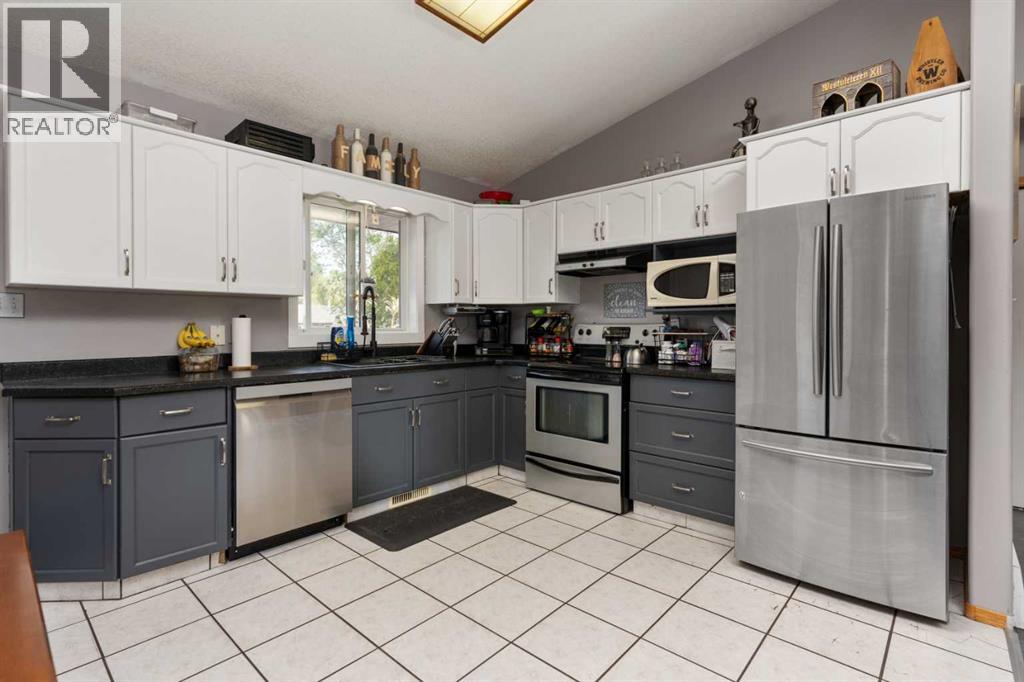 6122 32 Avenue, Camrose, Alberta  T4V 4R8 - Photo 6 - A2257482