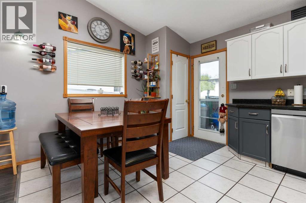 6122 32 Avenue, Camrose, Alberta  T4V 4R8 - Photo 5 - A2257482