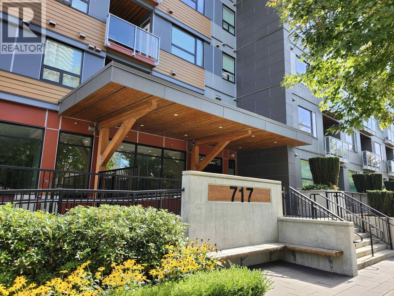 503 717 Breslay Street, Coquitlam, British Columbia  V3J 0J3 - Photo 1 - R3051252