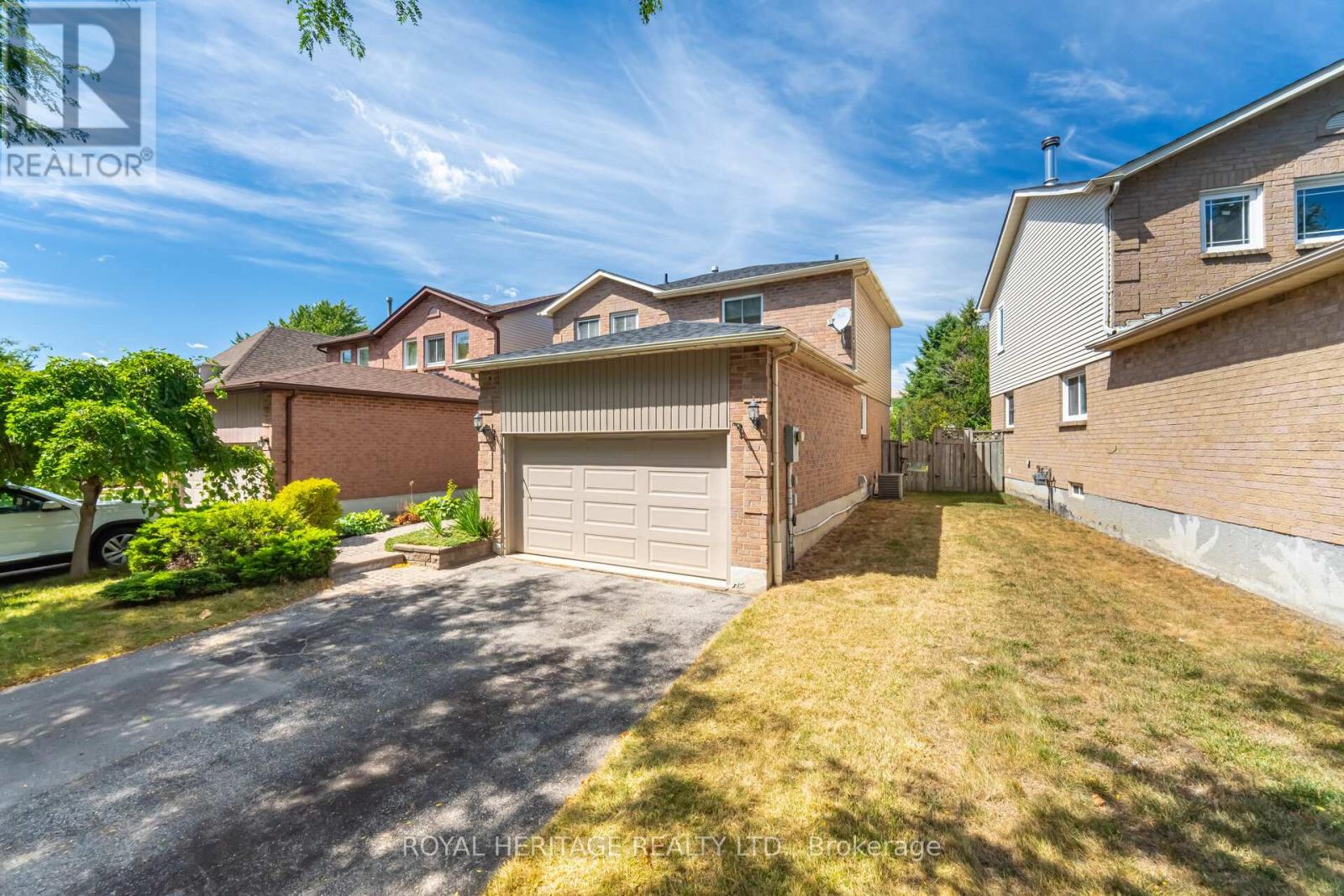 6 Field Crescent, Ajax, Ontario  L1Z 1A9 - Photo 4 - E12422467
