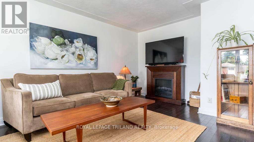 90 Queen Street, Thames Centre, Ontario  N0L 1G2 - Photo 7 - X12422543