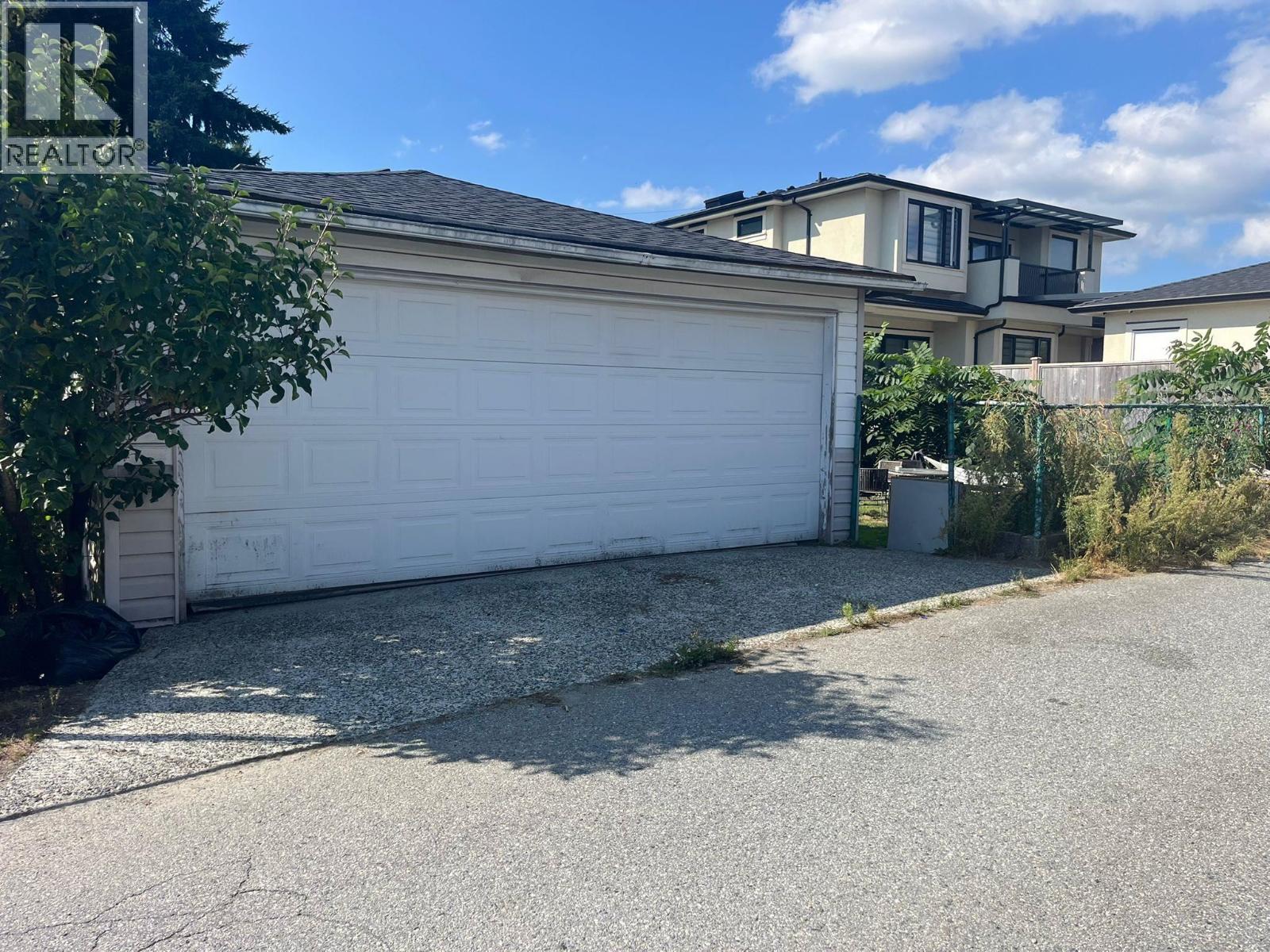 5010 Lorraine Avenue, Burnaby, British Columbia  V5G 2S2 - Photo 3 - R3051449