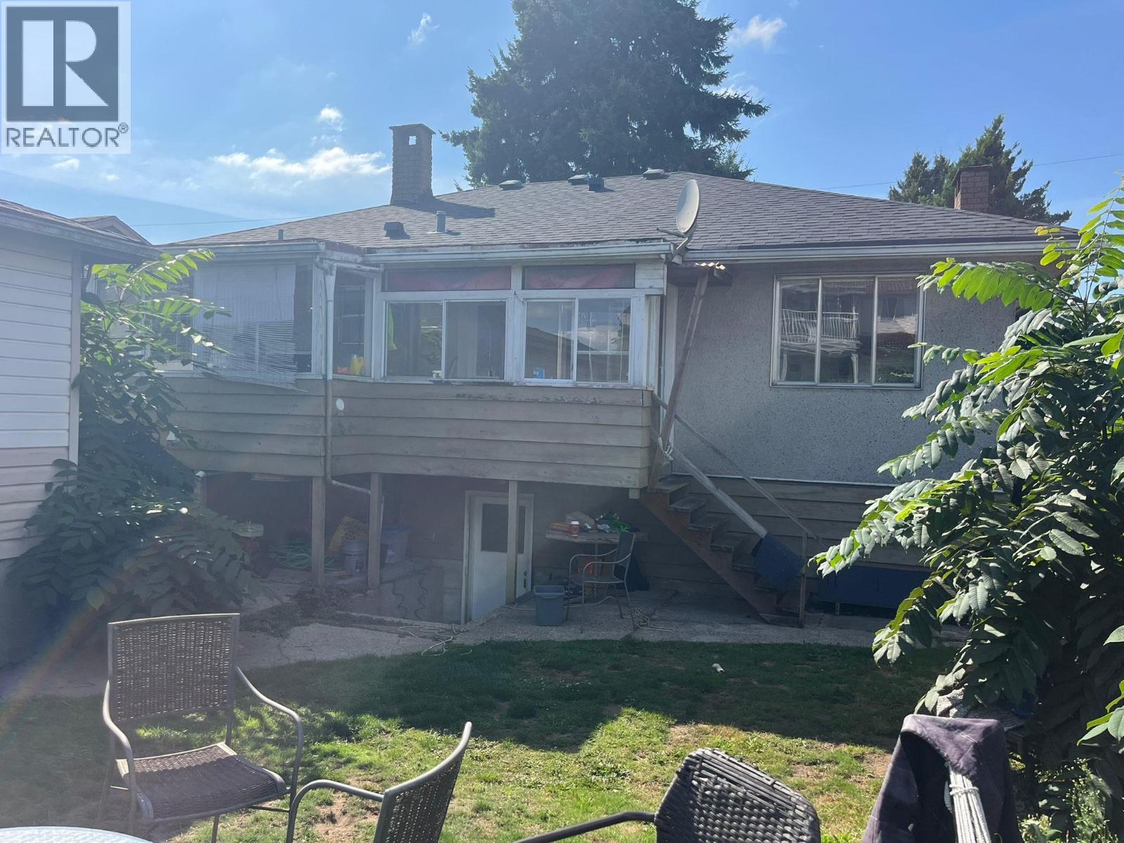 5010 Lorraine Avenue, Burnaby, British Columbia  V5G 2S2 - Photo 2 - R3051449