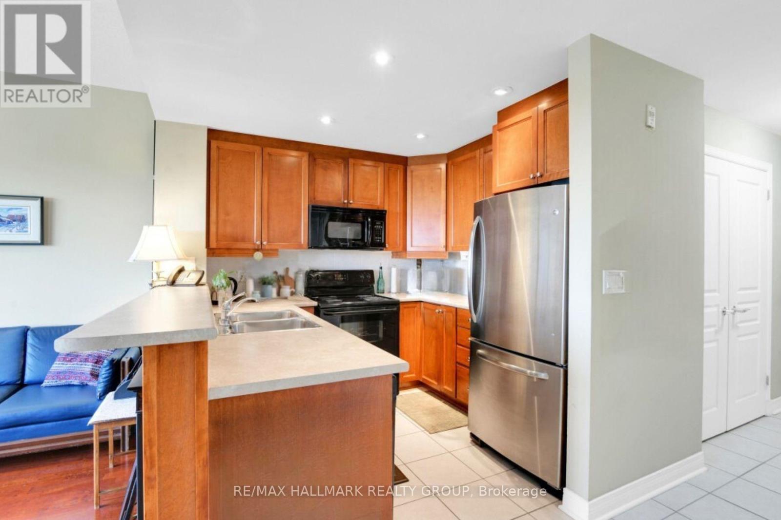 320 - 905 Beauparc Private, Ottawa, Ontario  K1G 4K1 - Photo 12 - X12422513