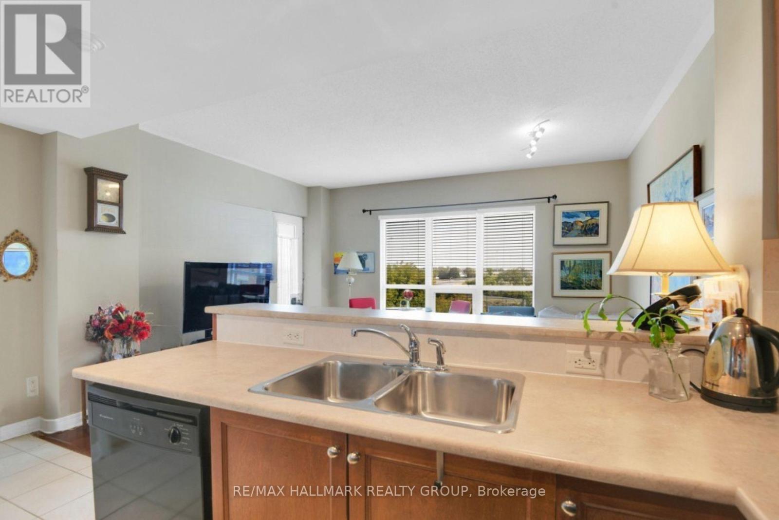 320 - 905 Beauparc Private, Ottawa, Ontario  K1G 4K1 - Photo 13 - X12422513
