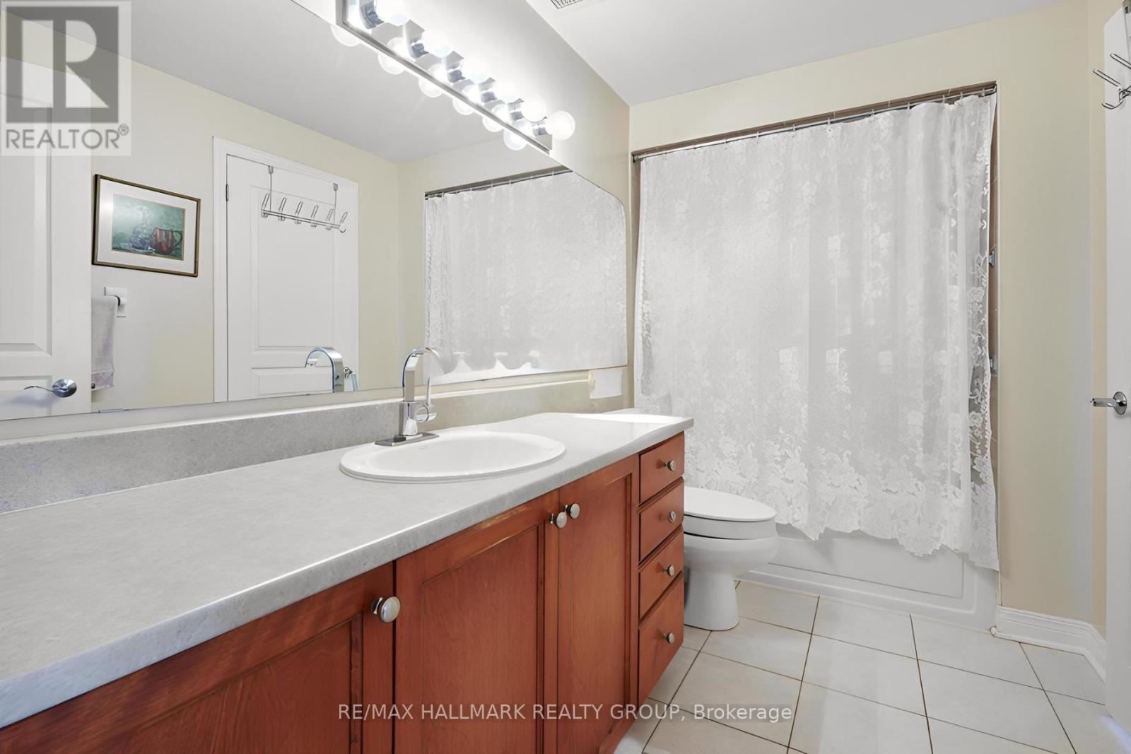 320 - 905 Beauparc Private, Ottawa, Ontario  K1G 4K1 - Photo 17 - X12422513