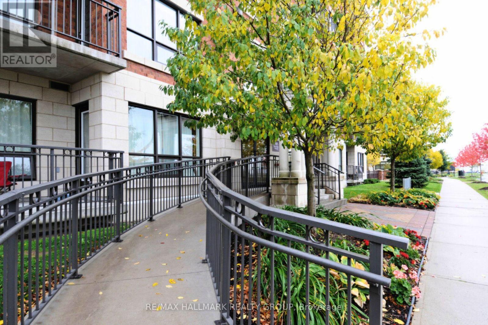320 - 905 Beauparc Private, Ottawa, Ontario  K1G 4K1 - Photo 3 - X12422513