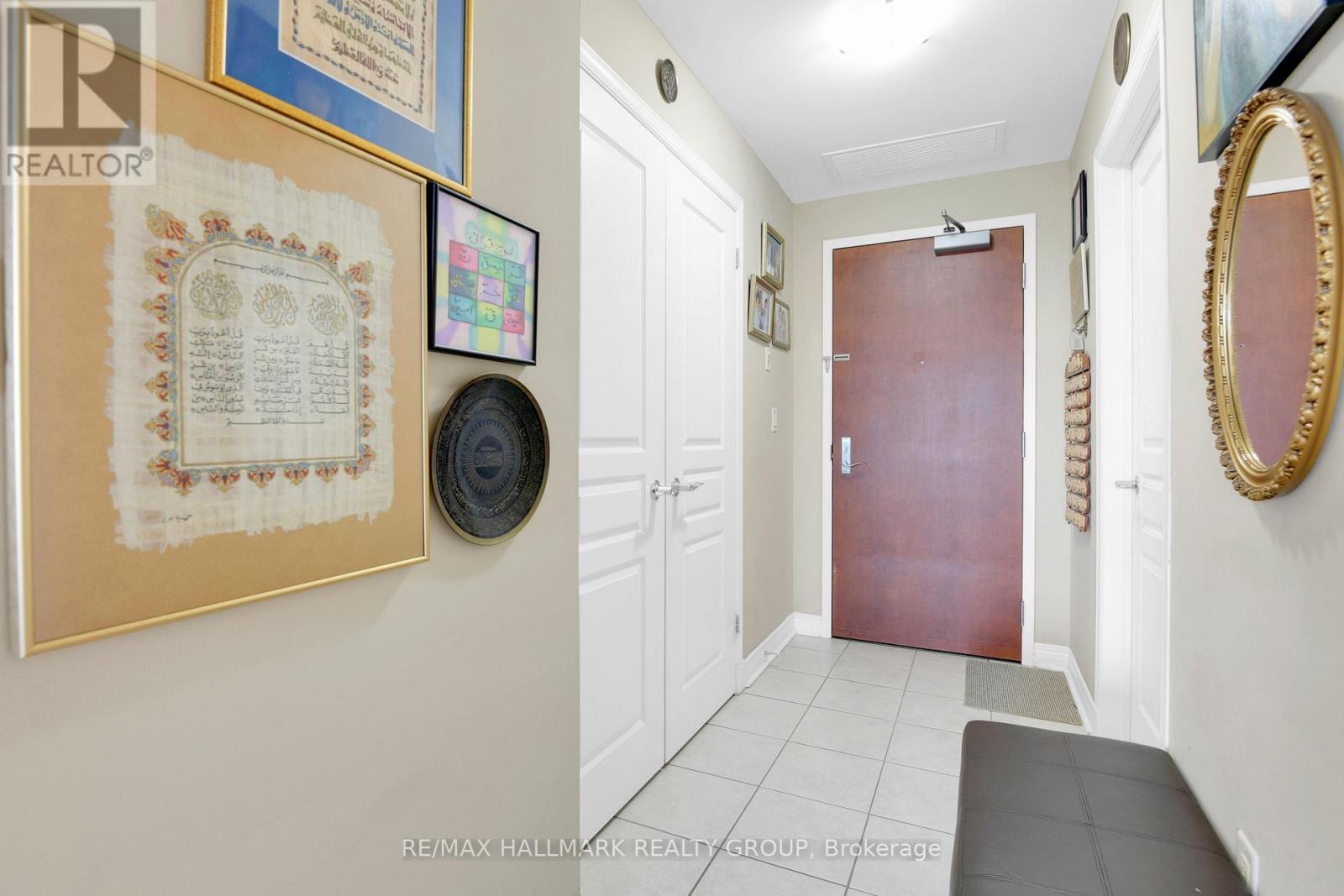 320 - 905 Beauparc Private, Ottawa, Ontario  K1G 4K1 - Photo 6 - X12422513