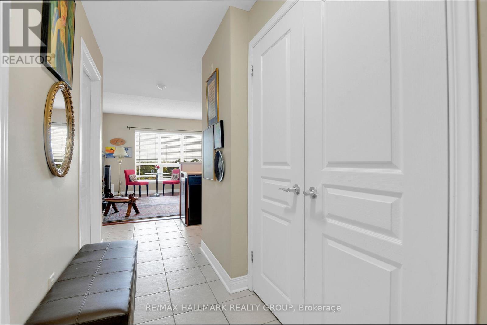 320 - 905 Beauparc Private, Ottawa, Ontario  K1G 4K1 - Photo 7 - X12422513