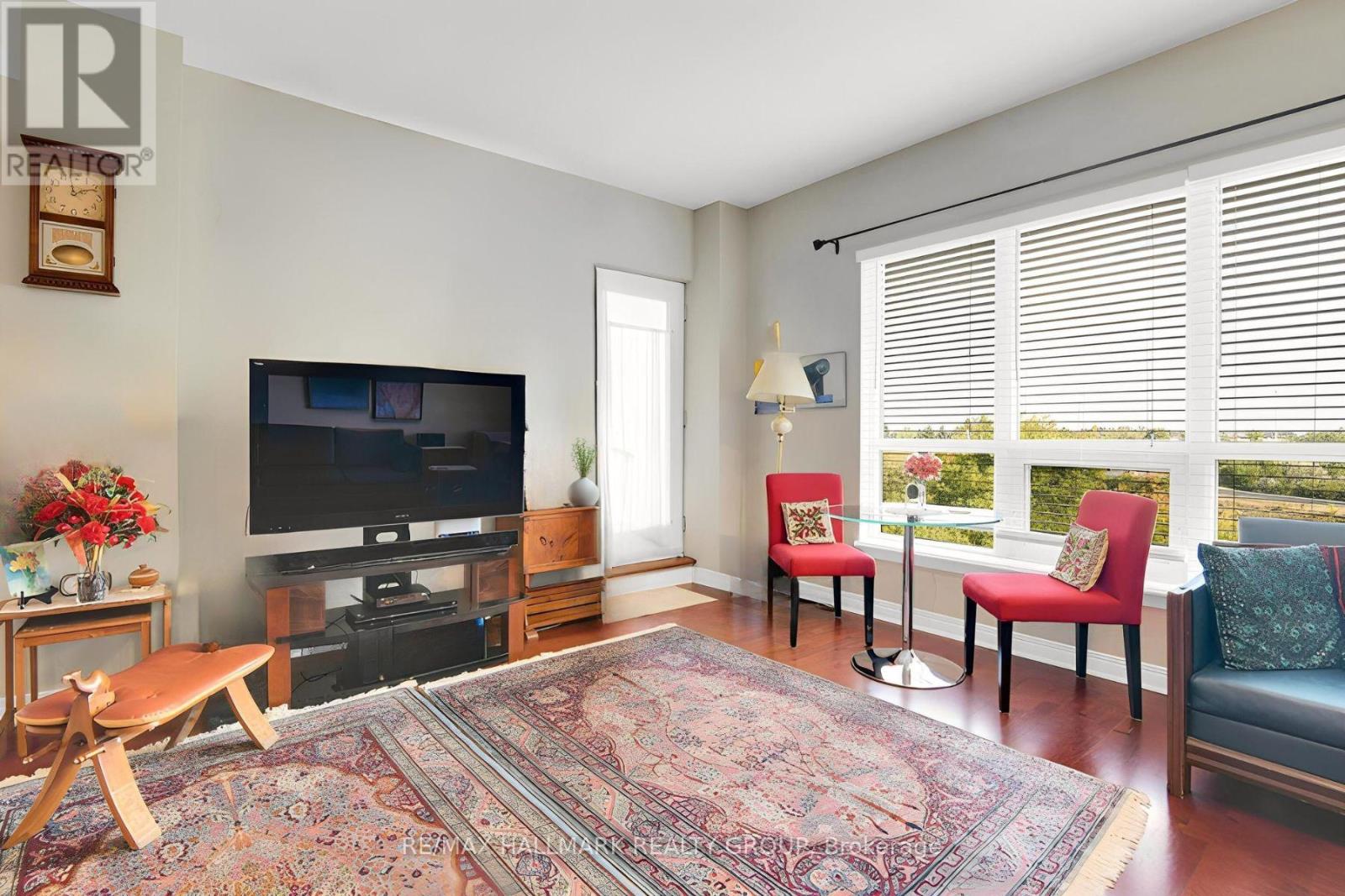 320 - 905 Beauparc Private, Ottawa, Ontario  K1G 4K1 - Photo 9 - X12422513