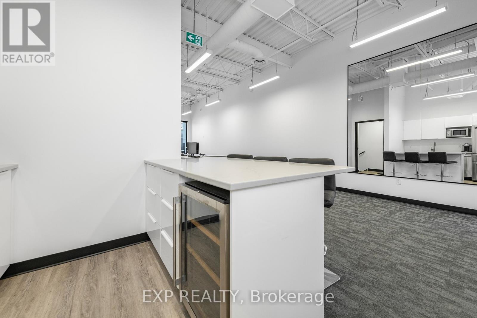 206 & 208 - 2310 St Laurent Boulevard, Ottawa, Ontario  K1G 5H9 - Photo 10 - X12422528