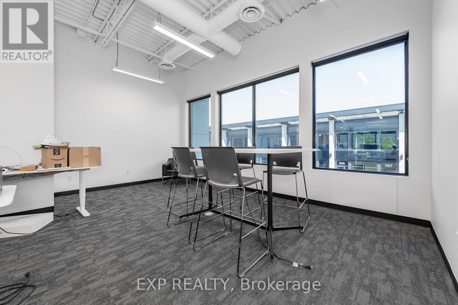 206 & 208 - 2310 St Laurent Boulevard, Ottawa, Ontario  K1G 5H9 - Photo 15 - X12422528
