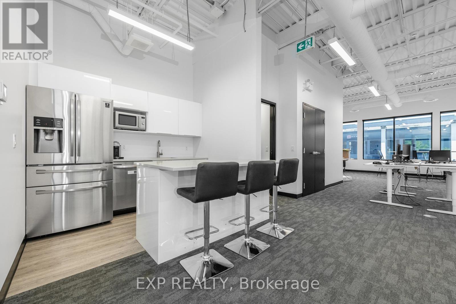 206 & 208 - 2310 St Laurent Boulevard, Ottawa, Ontario  K1G 5H9 - Photo 17 - X12422528